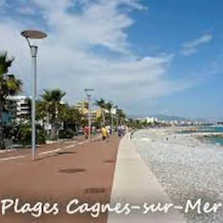La petite Luciole entre mer et montagne. Cagnes-sur-Mer Extérieur photo