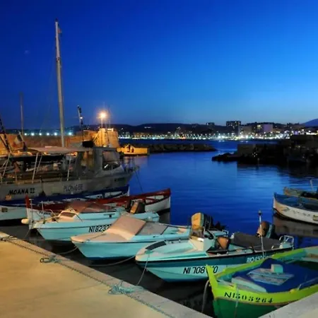 La petite Luciole entre mer et montagne. Cagnes-sur-Mer Extérieur photo