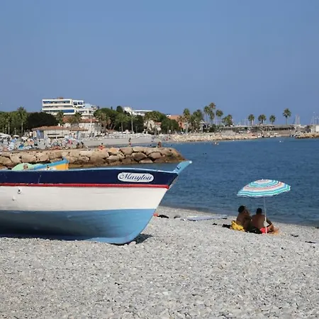 La petite Luciole entre mer et montagne. Cagnes-sur-Mer Extérieur photo